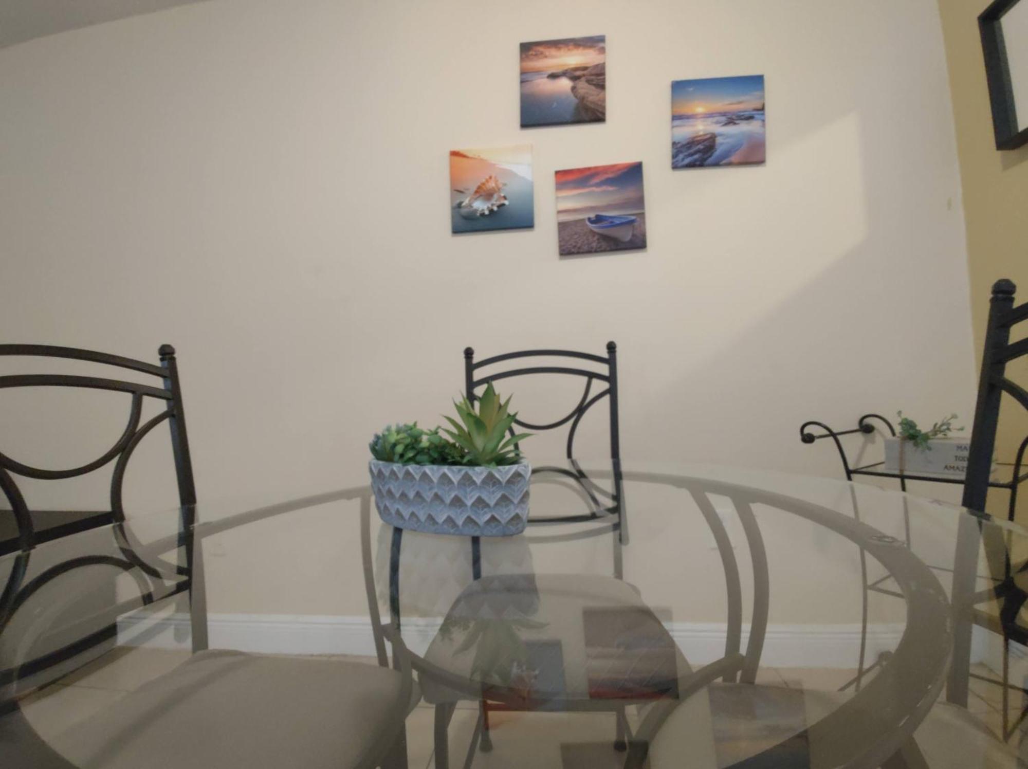 Chic 2 Bedroom Close Downtown W Parking Apartment