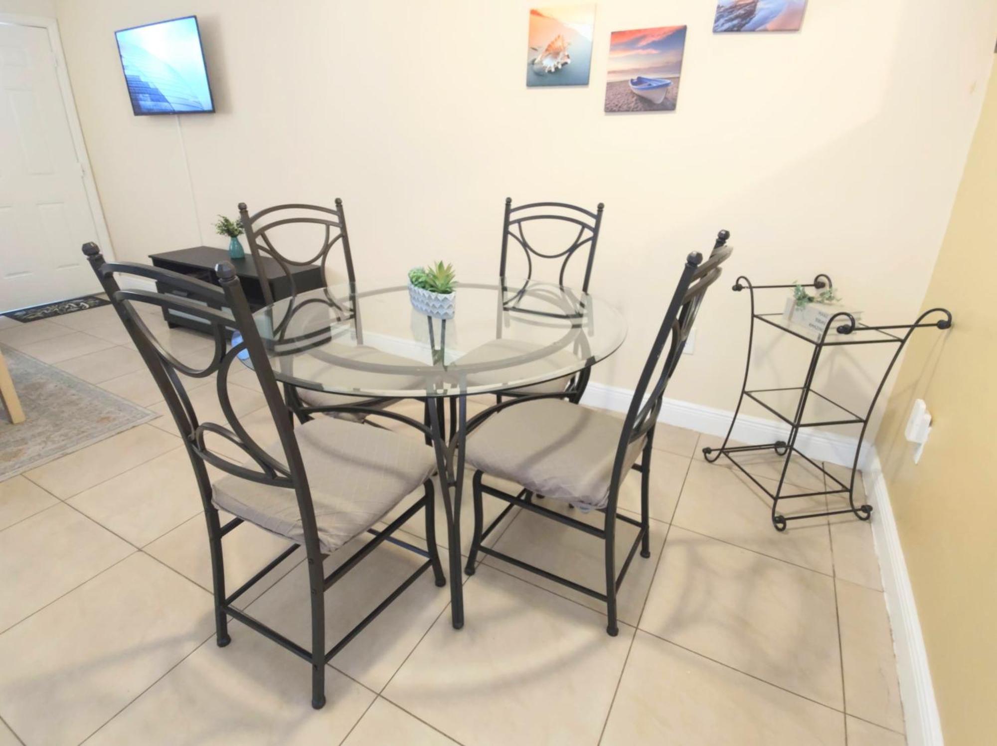 Apartment Chic 2 Bedroom Close Downtown W Parking Miami